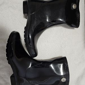 UGG Rain boots size 11
